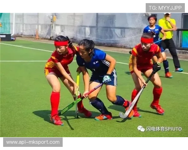 云浮中小学师生书画比赛以曲棍球为主题，绘就运动场景