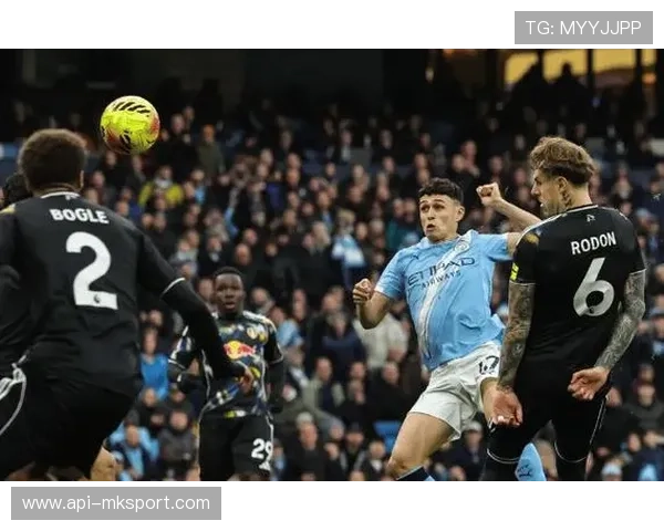福登绝杀后滑跪庆祝，伊蒂哈德球场瞬间沸腾
