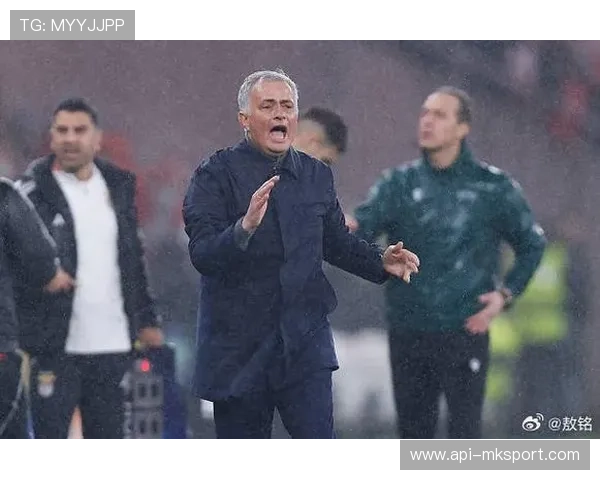 多支豪门关注本菲卡绝杀门将特鲁宾，乌克兰国脚前途未卜。